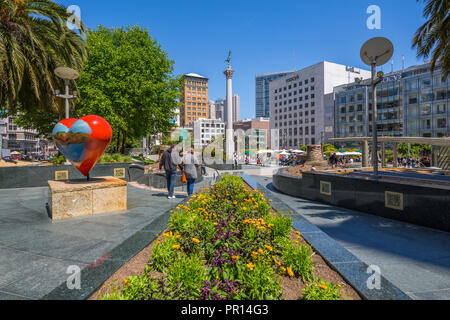 Blick auf die Gebäude und Besucher im Union Square, San Francisco, Kalifornien, Vereinigte Staaten von Amerika, Nordamerika Stockfoto