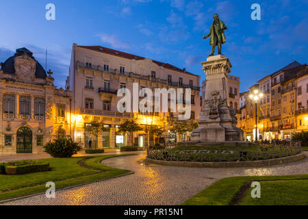 Joaquim Antonio de Aguiar Monument und Bank von Portugal Gebäude an Portagem Square, Coimbra, Portugal, Europa Stockfoto