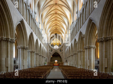 Innenraum Mittelschiff nach Osten, Wells Cathedral, Wells, Somerset, England, Vereinigtes Königreich, Europa Stockfoto