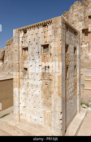 Ka'ba-ye Zartosht, ein viereckiger Turm aus Stein, die Nekropole Naqsh-e Rostam, Persepolis, Iran, Naher Osten Stockfoto