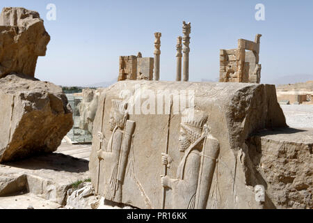 Flachrelief der Persischen Soldaten, Persepolis, Iran, Naher Osten Stockfoto