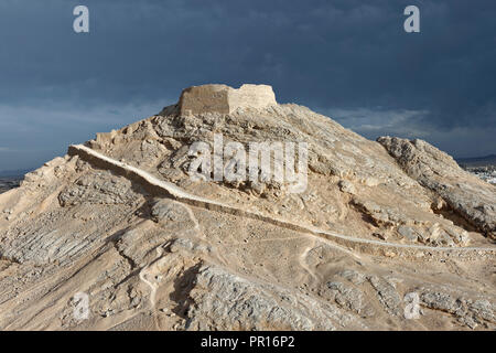 Zoroastrier Turm der Stille am Rande der Stadt, Stadt Yazd, Iran, Naher Osten Stockfoto