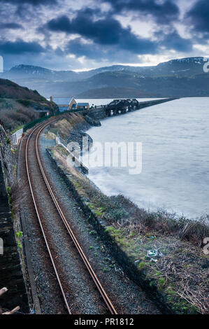 Barmouth Bridge bei Sonnenaufgang, Snowdonia National Park, Gwynedd, Wales, Wales, Vereinigtes Königreich, Europa Stockfoto