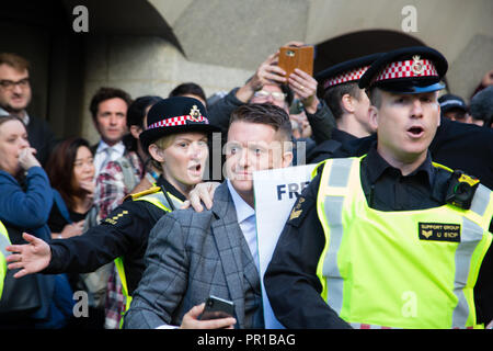 London UK 27. September 2018 Tommy Robinson im Old Bailey für ein Wiederaufnahmeverfahren auf Aufladungen der Verachtung. Stockfoto