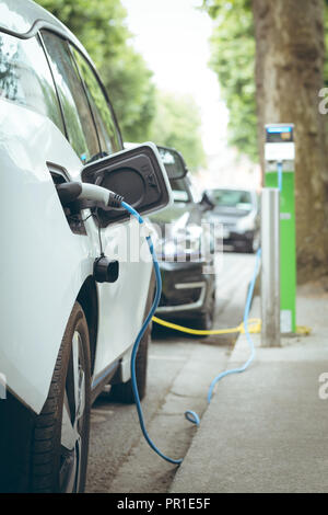 Ladestation an Ladestation für Elektroautos Stockfoto