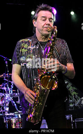 Walter Parazaider führt im Konzert mit Chicago im Pompano Beach Amphitheater in Pompano Beach, Florida am 16. April 2010. Stockfoto