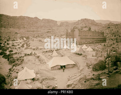 Petra (Wadi Musa). El-Habis Bereich. Qasr Bint weit' auf. Ein römischer Tempel, der nur Mauerwerk Denkmal in Petra. Cook's Camp Stockfoto