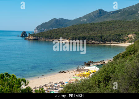 Malerische Aussicht auf den Strand Portinho da Arrabida in Setubal, Portugal; Konzept für eine Reise nach Portugal Stockfoto