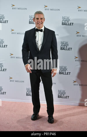 Andy Cohen besucht das New York City Ballett 2018 Fall Fashion Gala an David H. Koch Theater im Lincoln Center am 27. September 2018 in New York City. Stockfoto