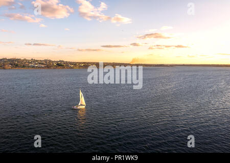 Segelboot am Paranoa See - Brasilia, Distrito Federal, Brasilien Stockfoto