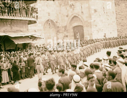 Arabische Rekruten auf Parade in Jerusalem. Rekruten, die Jaffa Gate, wo District Commissioner nahm die Salute. 1941, Jerusalem Stockfoto