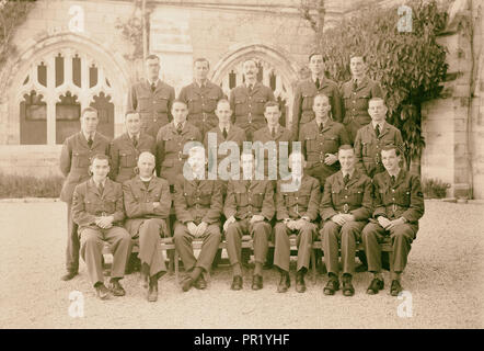 R.A.F., Royal Air Force Chor von St. George's Cathedral, Dez. 26, 1943 für Padre mit Meistern, Jerusalem, Israel Stockfoto