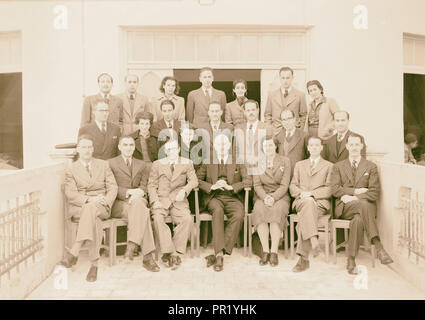 Eine Gruppe von Mitarbeitern der Abt., Gov't [d.h., Regierung] in Palästina. 1940, Jerusalem Stockfoto