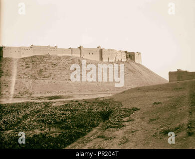 Irak. Arbela. (Erbil). Zentrum von Ishtar Kult in assyrischer Zeit, 2200 v. Chr. Blick auf die Stadtmauer. Hier in der Nähe Darius wurde abgelehnt Stockfoto