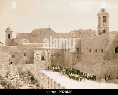 Der Geburtskirche in Bethlehem (mit Prozession, Beerdigung). 1934, West Bank, Bethlehem, Israel Stockfoto