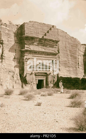 Petra (Wadi Musa) El-M 'esrah Bereich. Typische doppelte corniced Grab. Mit Pilastern, Nabatäischen Kapitellen und pedimented Tür Stockfoto