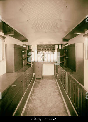 Mobile medizinische Einheit für Beduinenstämme in Transjordanien. Die dispensary Van. Interieur. 1934, Jordanien Stockfoto