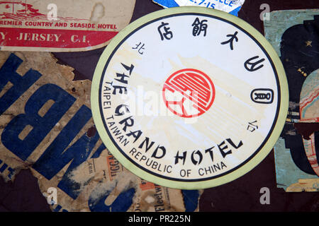 Vintage Leder Everlasta Koffer mit Reisen Aufkleber - das Grand Hotel Taipei Taiwan Stockfoto