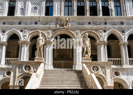 Treppen Riesen in der Dogenpalast. Venedig. Italien Stockfoto