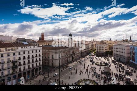 Dachterrasse mit Blick auf die Plaza de La Puerta del Sol - Madrid Stockfoto