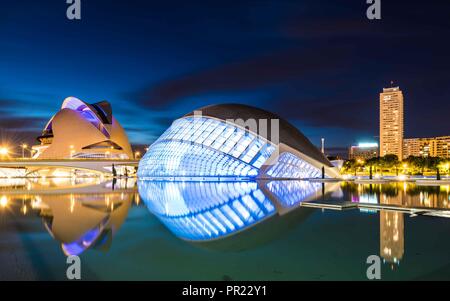 Stadt der Künste und Wissenschaften in Valencia bei Nacht Stockfoto