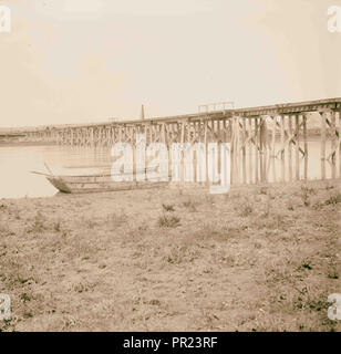 Deutsche Bagdadbahn, Holz- Eisenbahn Brücke über Fluss Euphrat mit der Bahn auf der linken Seite. 1900, Naher Osten Stockfoto