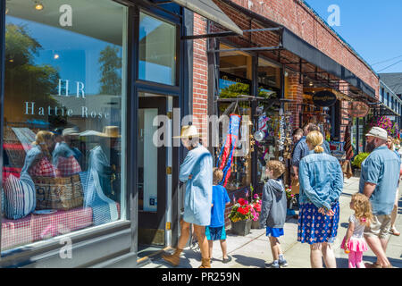 Menschen shopping auf Bainbridge Island im Puget Sound über aus Seattle, Washington, United States Stockfoto