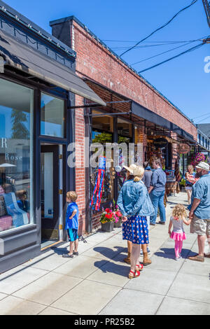 Menschen shopping auf Bainbridge Island im Puget Sound über aus Seattle, Washington, United States Stockfoto