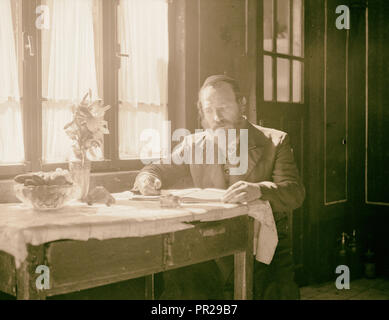 Askenazim, Ashkenazi Jude in seinem Haus 1934, Israel Stockfoto