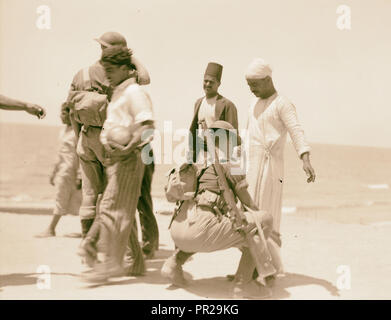 Palästina Unruhen im Sommer 1936. Jaffa. Sommer 1936. Bewohner gesucht für Arme. 1936, Israel, Tel Aviv Stockfoto