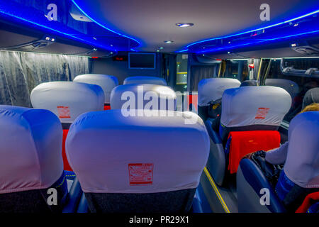 SANTIAGO, CHILE - 17. SEPTEMBER 2018: Indoor Ansicht der Sitze in einem öffentlichen Verkehrsmittel Bus in dowtown Santiago Stockfoto