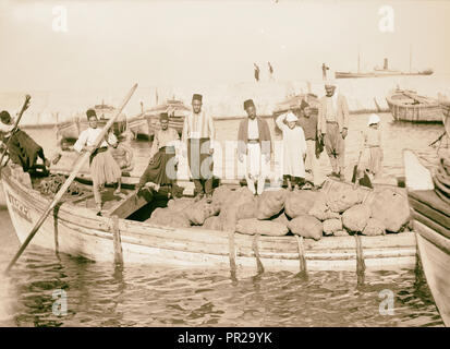 Palästina Unruhen 1936. Das erste Boot der Bestimmungen aus dem ersten Schiff landete Nach dem Brechen des Streiks zu entladen Stockfoto