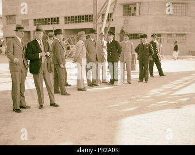 Palästina Unruhen 1936. Mitglieder der Königlichen Kommission Besuch der Jaffa Custom House. Stockfoto