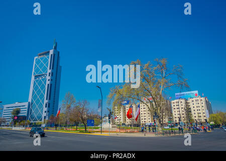 SANTIAGO, CHILE - 17. SEPTEMBER 2018: die wunderschöne Skyline von Santiago de Chile mit modernen Bürogebäuden im Financial District in Las Condes Stockfoto