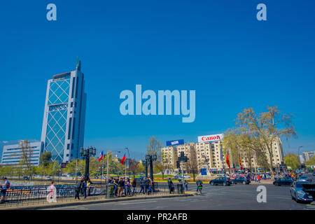 SANTIAGO, CHILE - 17. SEPTEMBER 2018: die wunderschöne Skyline von Santiago de Chile mit modernen Bürogebäuden im Financial District in Las Condes Stockfoto