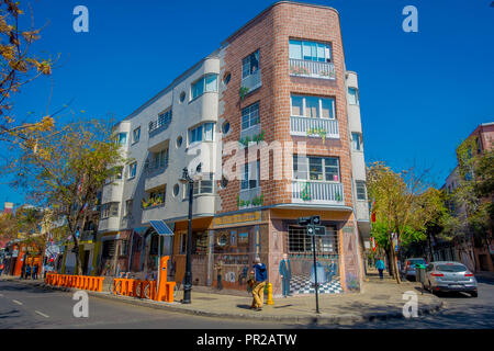 SANTIAGO, CHILE - 13. SEPTEMBER 2018: Im freien Blick auf Lastarria Nachbarschaft in Santiago de Chile Stockfoto