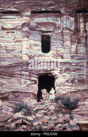 Petra, Mt. Hor und Akabah. Petra, bunte Äderung in Sandstein. 1950, Jordanien, Petra, ausgestorbene Stadt Stockfoto