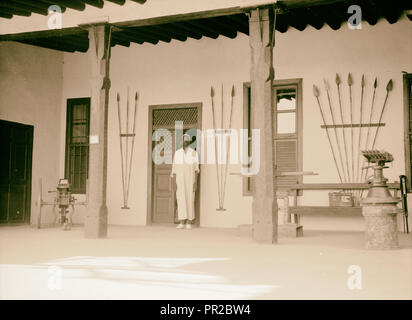 Sudan. Omdurman. Im Haus des Khalifa. Sammlung von Reliquien, Waffen usw. 1936, Sudan, Omdurman Stockfoto