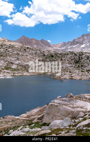 Sapphire See. John Muir Trail/Pacific Crest Trail; Sequoia Kings Canyon Wilderness; Kings Canyon National Park; Berge der Sierra Nevada, Kalifornien, Stockfoto