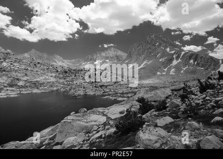 Sapphire See. John Muir Trail/Pacific Crest Trail; Sequoia Kings Canyon Wilderness; Kings Canyon National Park; Berge der Sierra Nevada, Kalifornien, Stockfoto