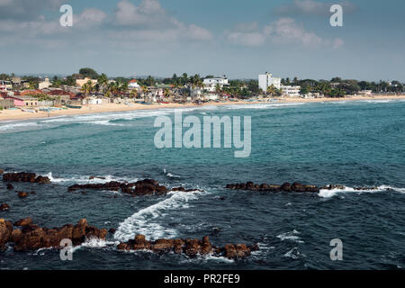 Idyllischer tropischer Strand in Trincomalee, Sri Lanka Stockfoto