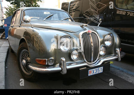 Jaguar S-Type Limousine von Jaguar Cars von 1963 bis 1968 abgebildet in Prag, Tschechische Republik. Stockfoto