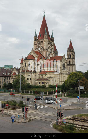 Der heilige Franz von Assisi Kirche (Franz-von-Assisi-Kirche) auch als Jubiläum Kirche des Kaisers (Kaiserjubiläumskirche) und Mexiko Kirche (Mexikokirche) in Mexikoplatz in Wien, Österreich, bekannt. Die neo-romanischen Kirche gestaltet von Österreichischen Architekten Victor Luntz war von 1898 bis 1910 gebaut. Stockfoto