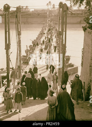 Irak. (Mesopotamien). Bagdad. Ansichten, Straßenszenen, und Typen. Die Katah Brücke. Über den Tigris. 1932, Irak, Bagdad Stockfoto