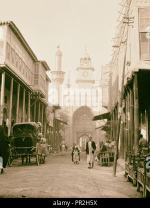 Irak. Kerbela. Zweite heilige Stadt der schiitischen Muslime. Eingang zur Großen Moschee. 1932, Irak, Karbalāʾ Stockfoto