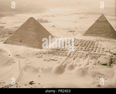 Luft Ansichten von Palästina. Kairo und die Pyramiden. Die beiden größten Pyramiden von Gizeh. Aus dem Westen übernommen. 1932, Ägypten, Kairo Stockfoto