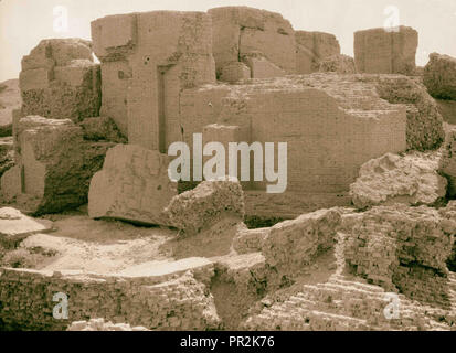 Irak. Babylon' der Große." Verschiedene Ansichten der bröckelnden Ruinen. Einige der am besten erhaltenen Gebäude. 1932, Irak, Babylon Stockfoto