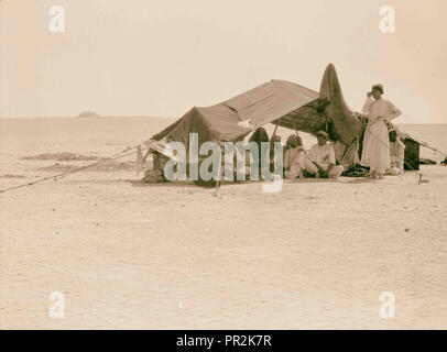 Irak. Ur. (so genannte der Chaldäer). Zelt der Eine moderne 'Abraham." Ziggurat in der Ferne gesehen. 1932, Irak, Ur, ausgestorbene Stadt Stockfoto