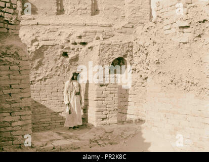 Irak. Ur. (so genannte der Chaldäer). Ein neo Babylonischen Beerdigung. Über eine Mauer gesehen. 1932, Irak, Ur, ausgestorbene Stadt Stockfoto