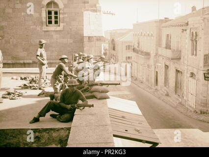 Truppen hinter Sandsäcken an der Wand des französischen Krankenhaus, Blick hinunter auf der Suche Suleiman Road, Jerusalem, Israel Stockfoto